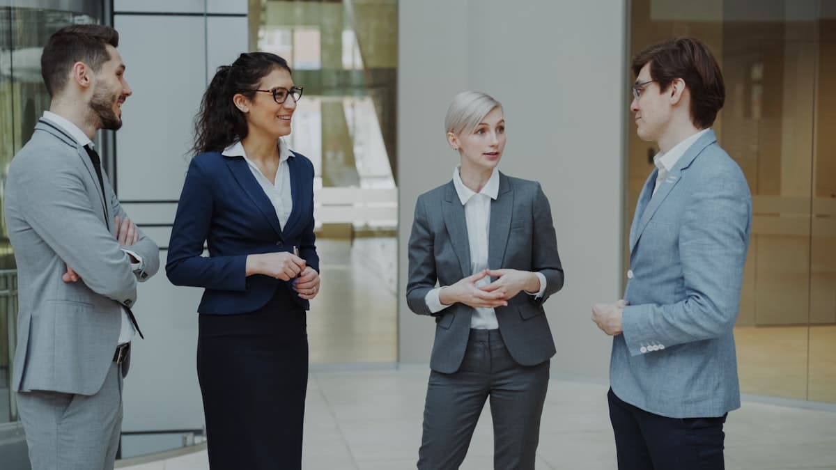 Team di professionisti in riunione operativa